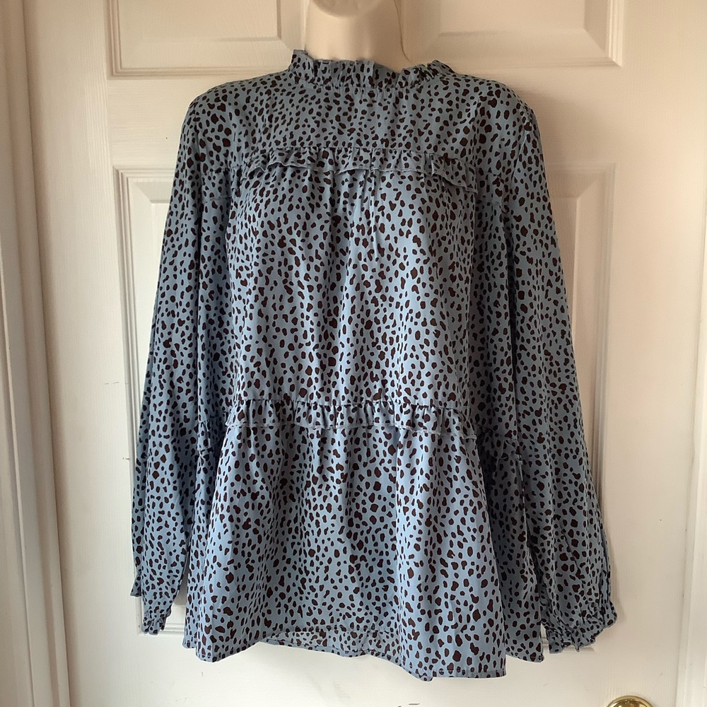 Beautifully cut blue leopard blouse size L and XL